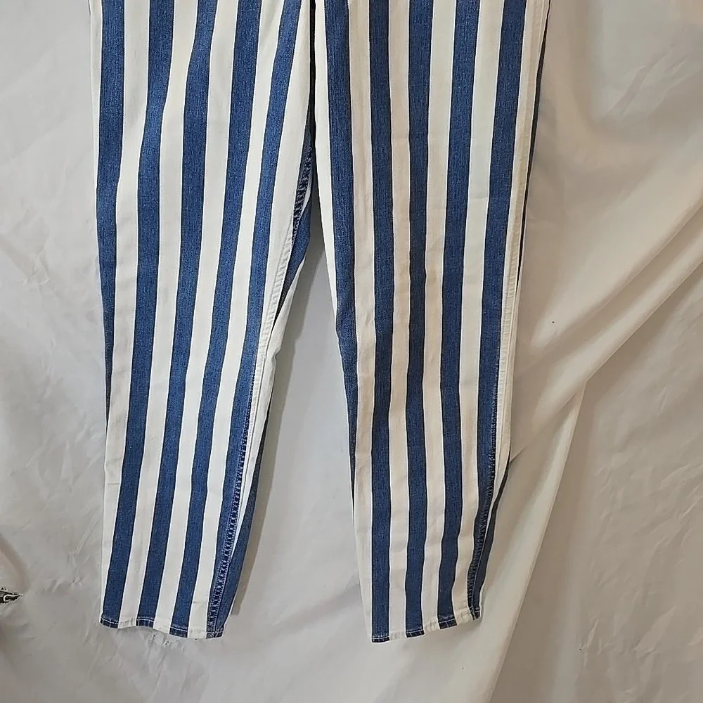 Hollister Women's Ultra High Rise Mom‎ Jean Blue/White Striped Sz 5L Festival